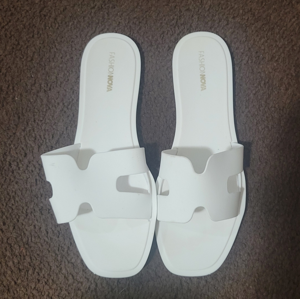 Fashion Nova Jackie Flat Sandals - White